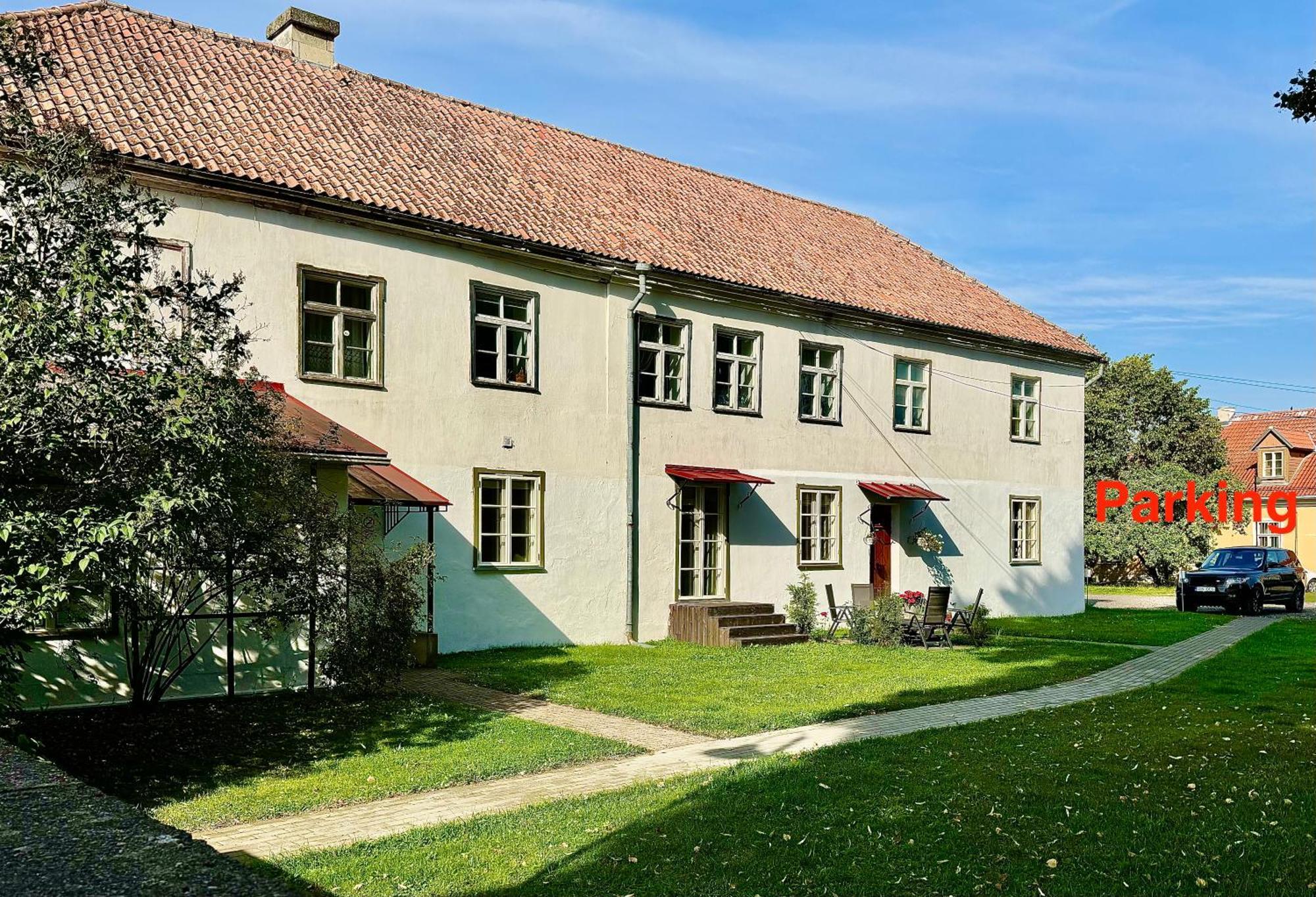 Kohtu Apartment Unique Kuressaare Exterior photo