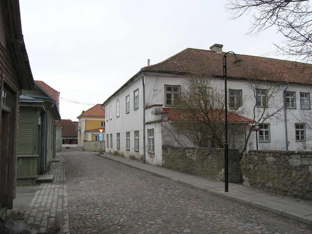 Kohtu Apartment Unique Kuressaare Exterior photo